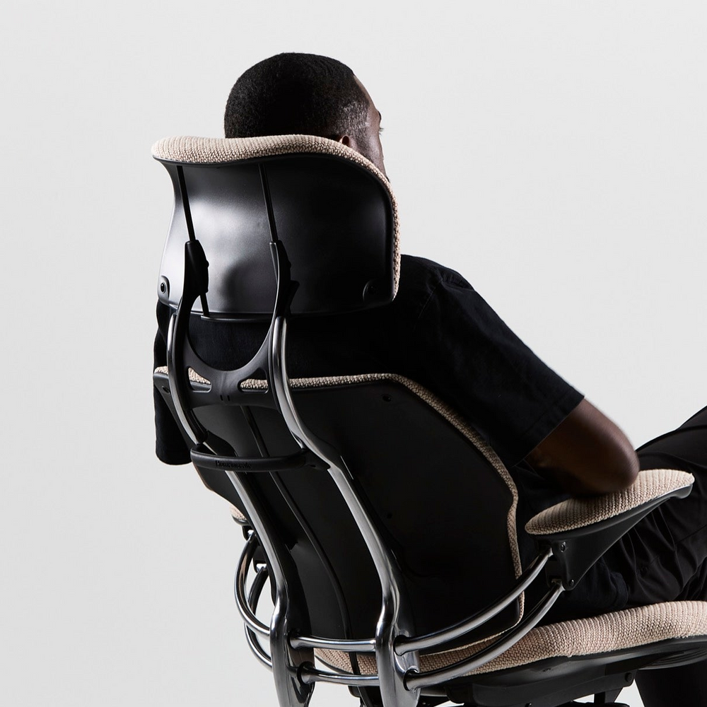 Dynamic headrest support
